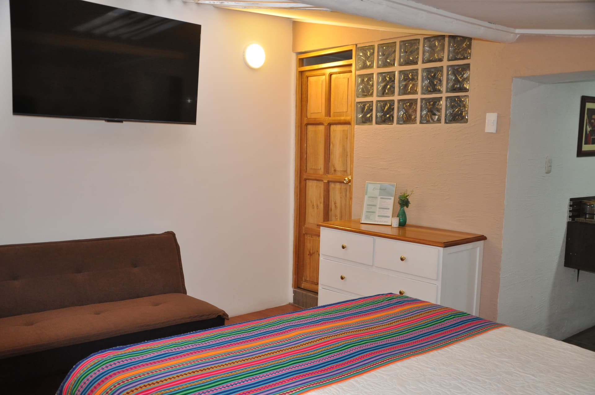 Suite 107 sala